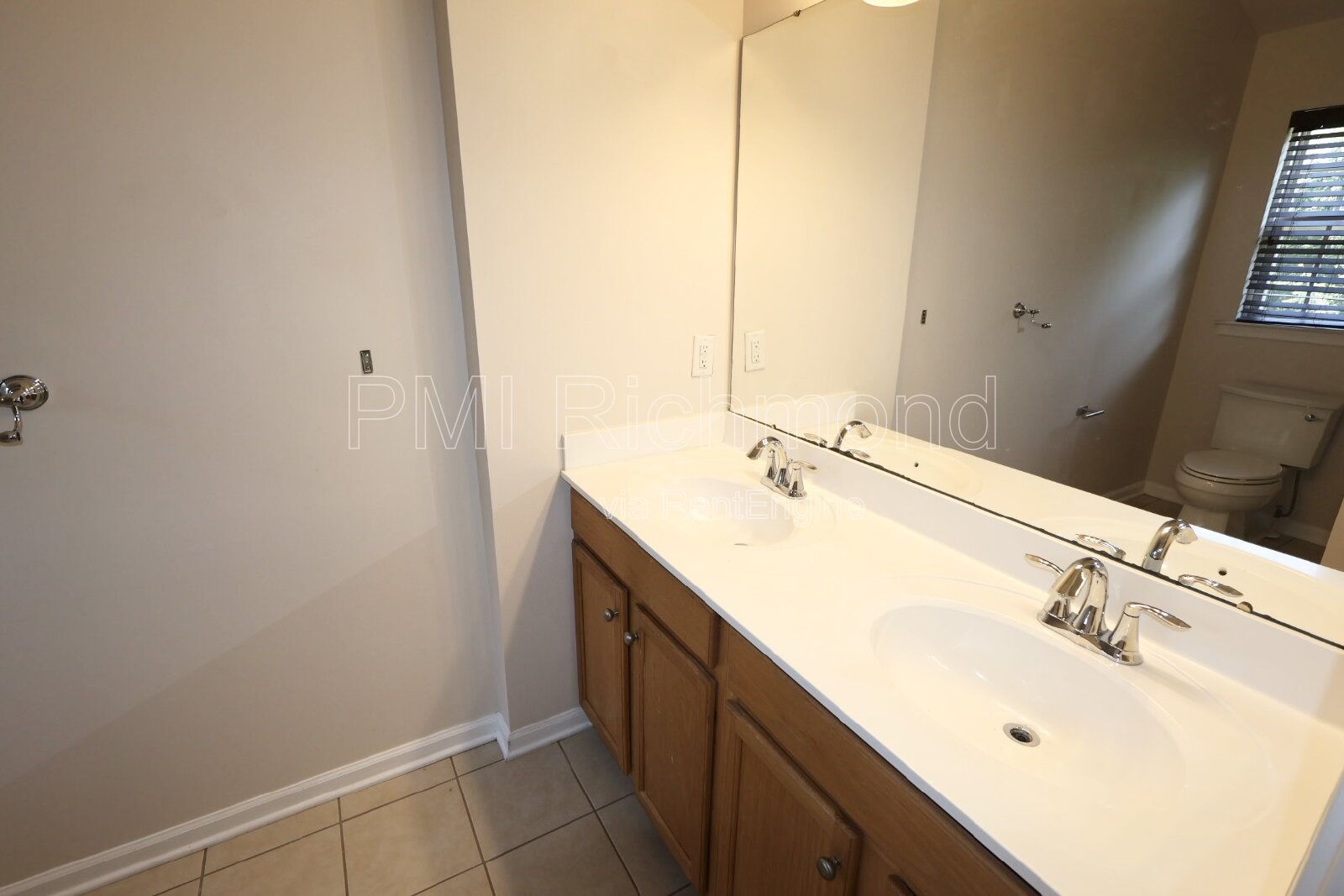Updated 3-Bed Townhouse in Ashland with a Stunning Kitchen! property image