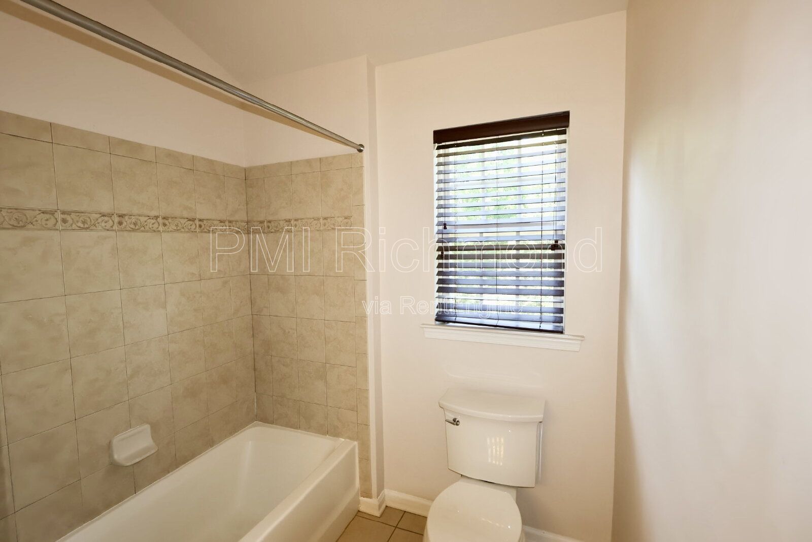 Updated 3-Bed Townhouse in Ashland with a Stunning Kitchen! property image