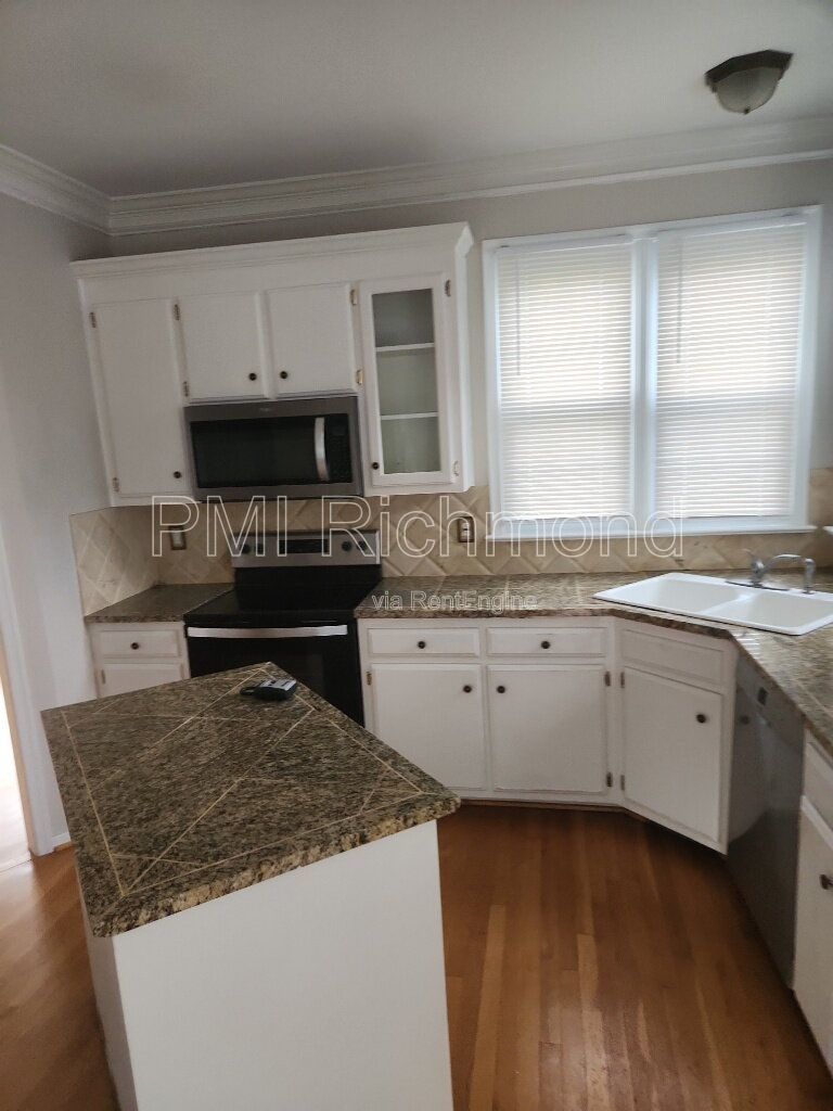 Beautiful 4-Bed Home in the Subdivision of Manor Park at Wyndhm in Glen Allen! property image