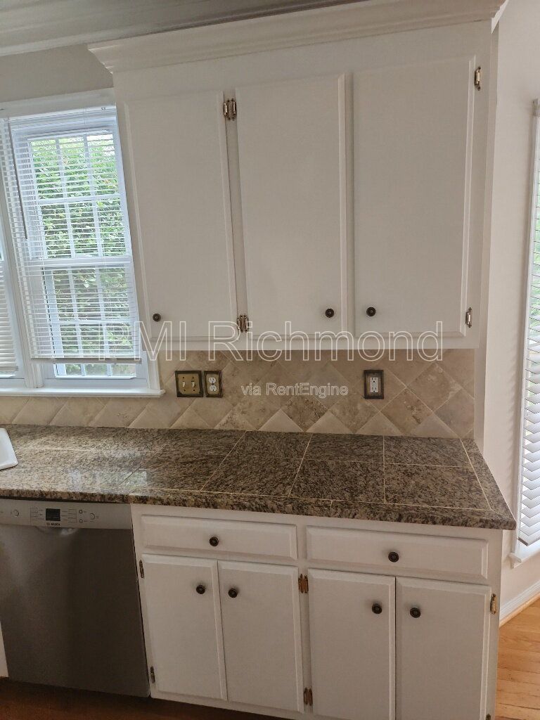 Beautiful 4-Bed Home in the Subdivision of Manor Park at Wyndhm in Glen Allen! property image