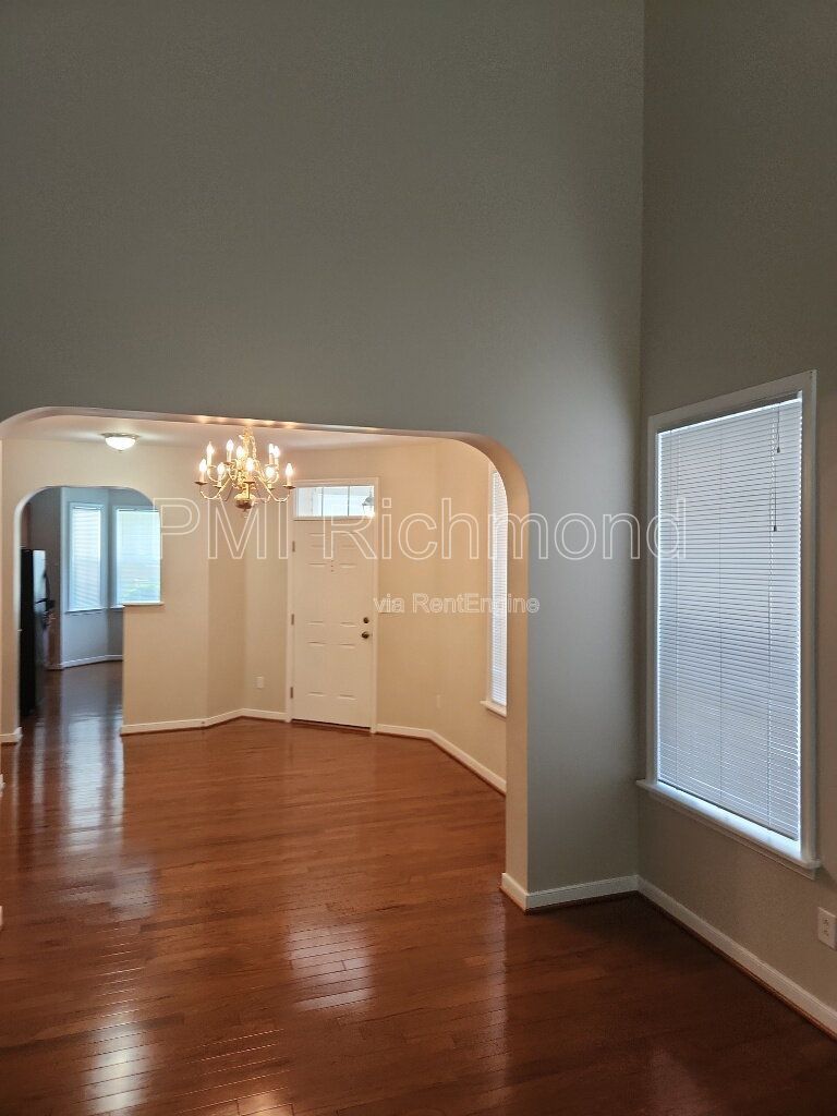 Amazing 3-Bedroom House in Chesterfield! property image