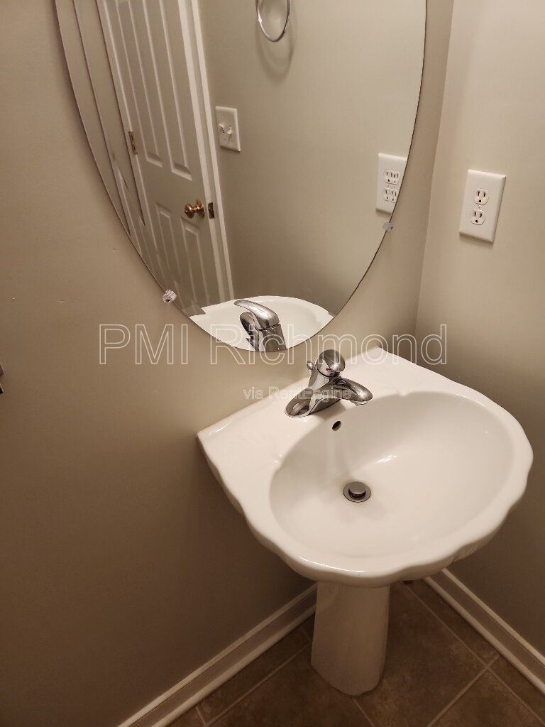 Amazing 3-Bedroom House in Chesterfield! property image