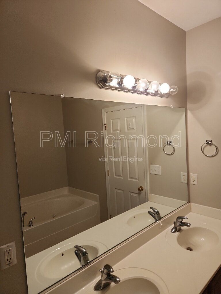 Amazing 3-Bedroom House in Chesterfield! property image